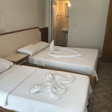 Ideal Hotel *