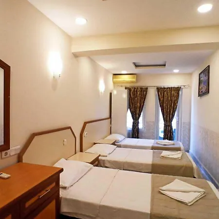 Ideal Hotel *